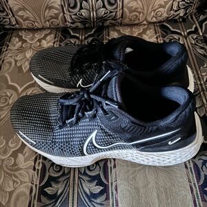 Nike Men’s ZoomX Invincible Flyknit Run 2 shoes